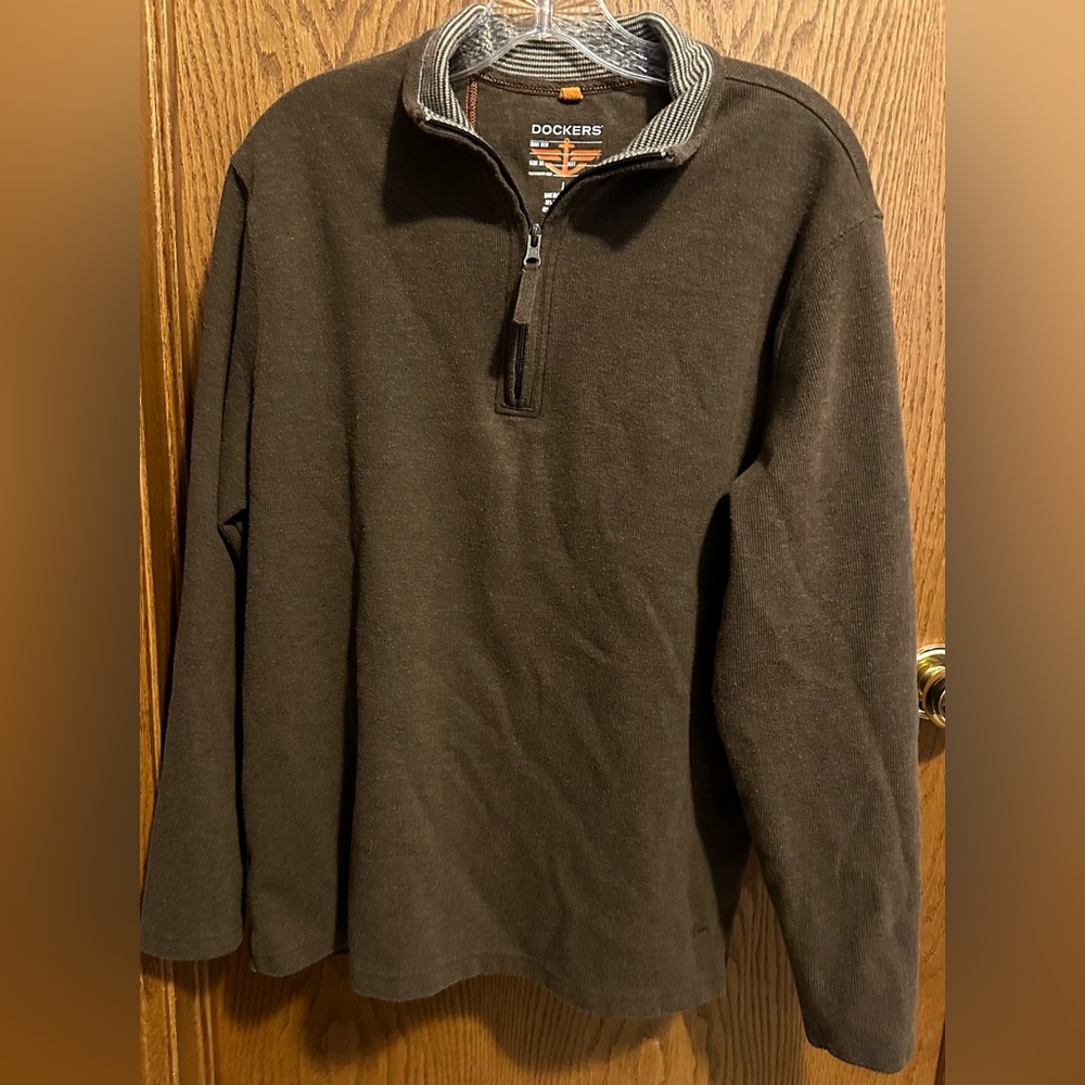 Dockers size large pullover